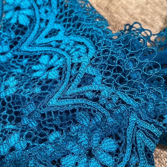 VICTORIA’S SECRET XS BRALETTE - Picture 4 of 4